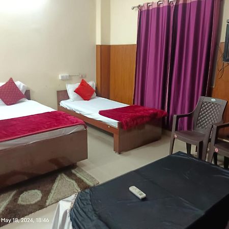 Goroomgo Varanasi Paradise Varanasi - Parking & Restaurant Available - Perfect Location And Comfortable Room المظهر الخارجي الصورة
