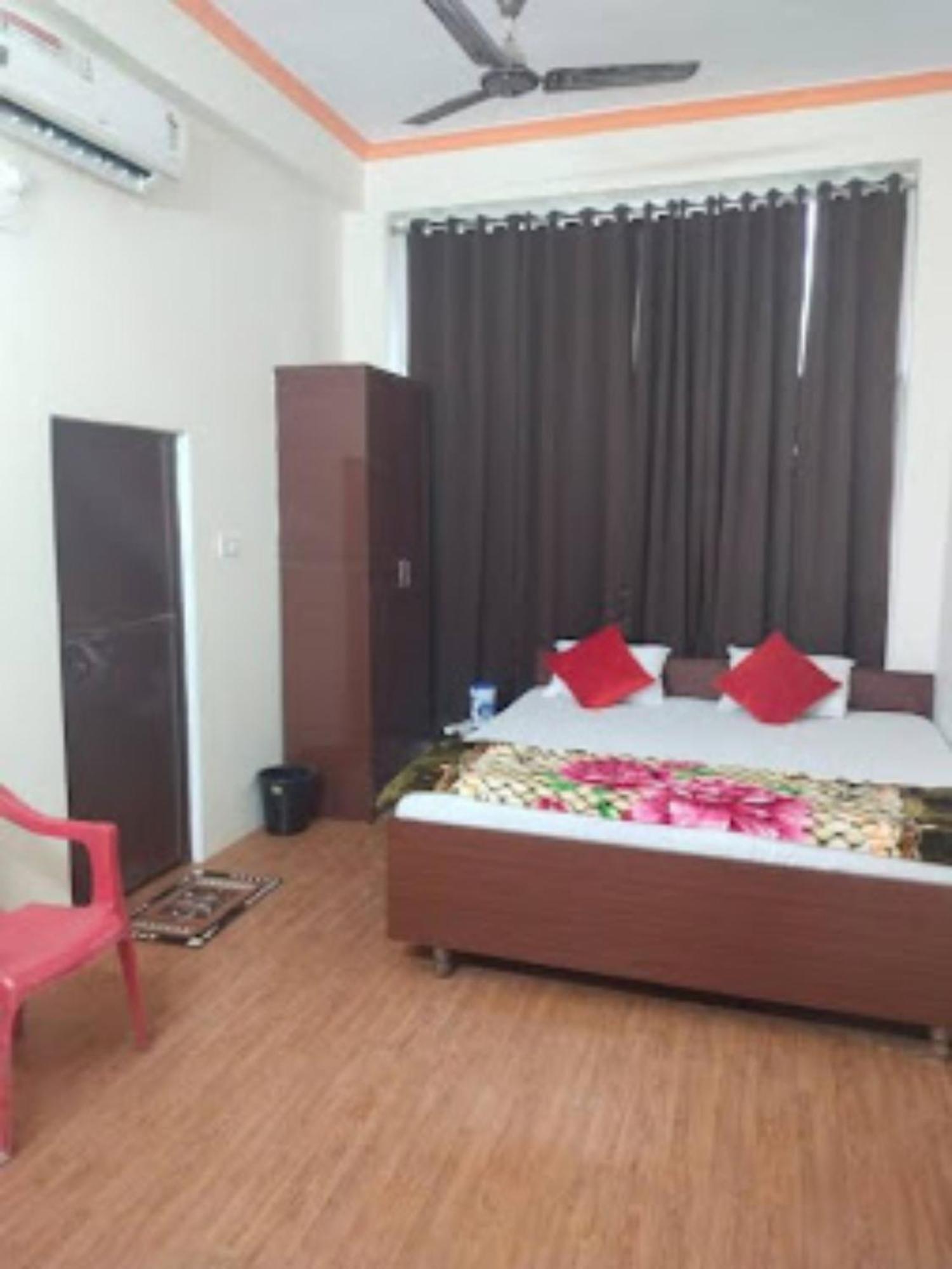 Goroomgo Varanasi Paradise Varanasi - Parking & Restaurant Available - Perfect Location And Comfortable Room المظهر الخارجي الصورة