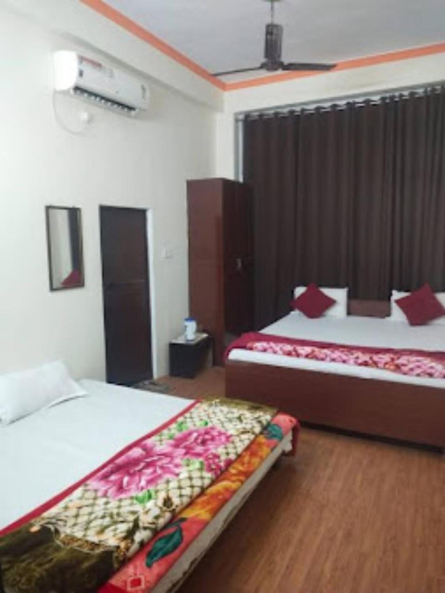 Goroomgo Varanasi Paradise Varanasi - Parking & Restaurant Available - Perfect Location And Comfortable Room المظهر الخارجي الصورة