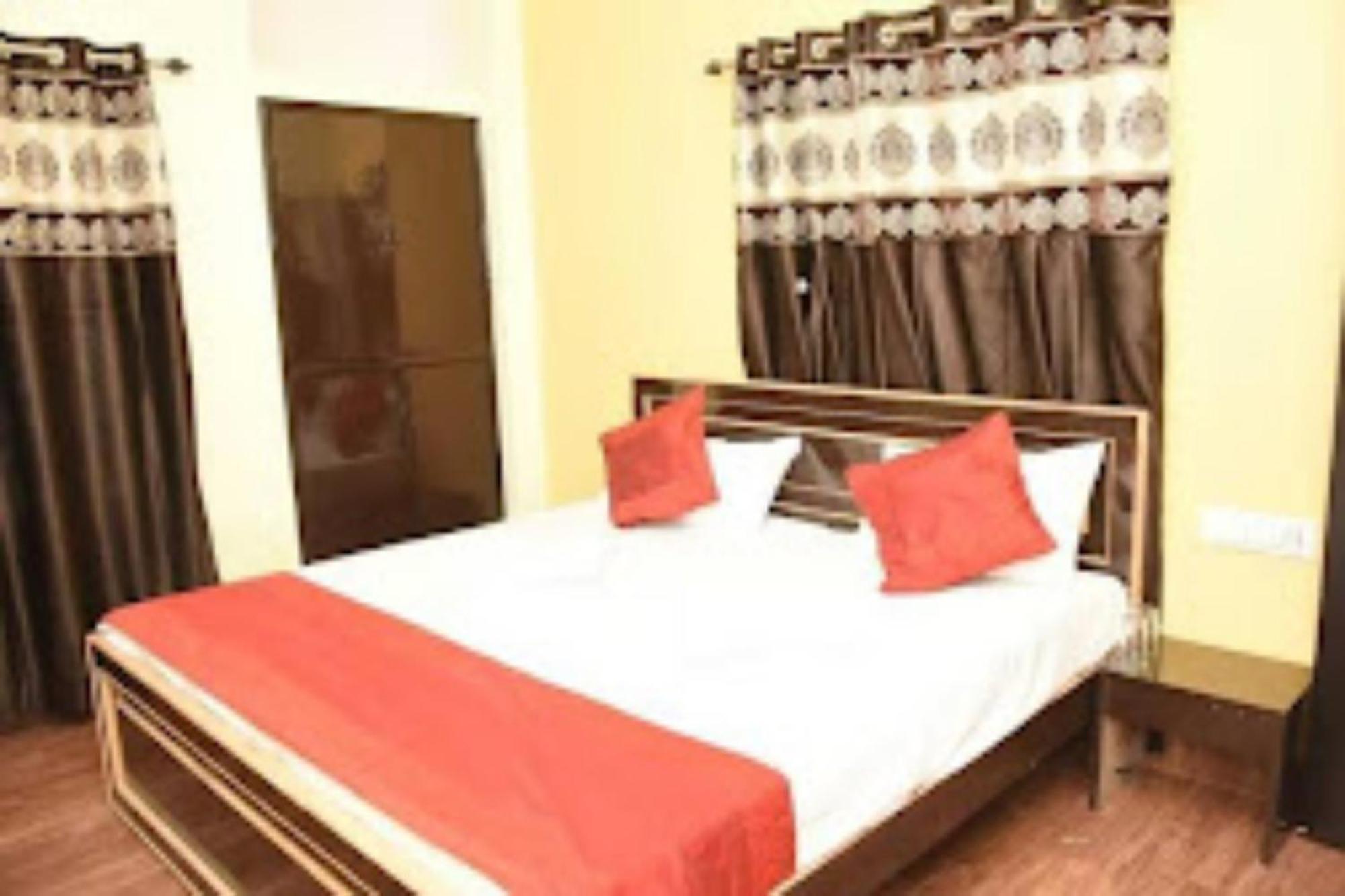 Goroomgo Varanasi Paradise Varanasi - Parking & Restaurant Available - Perfect Location And Comfortable Room المظهر الخارجي الصورة