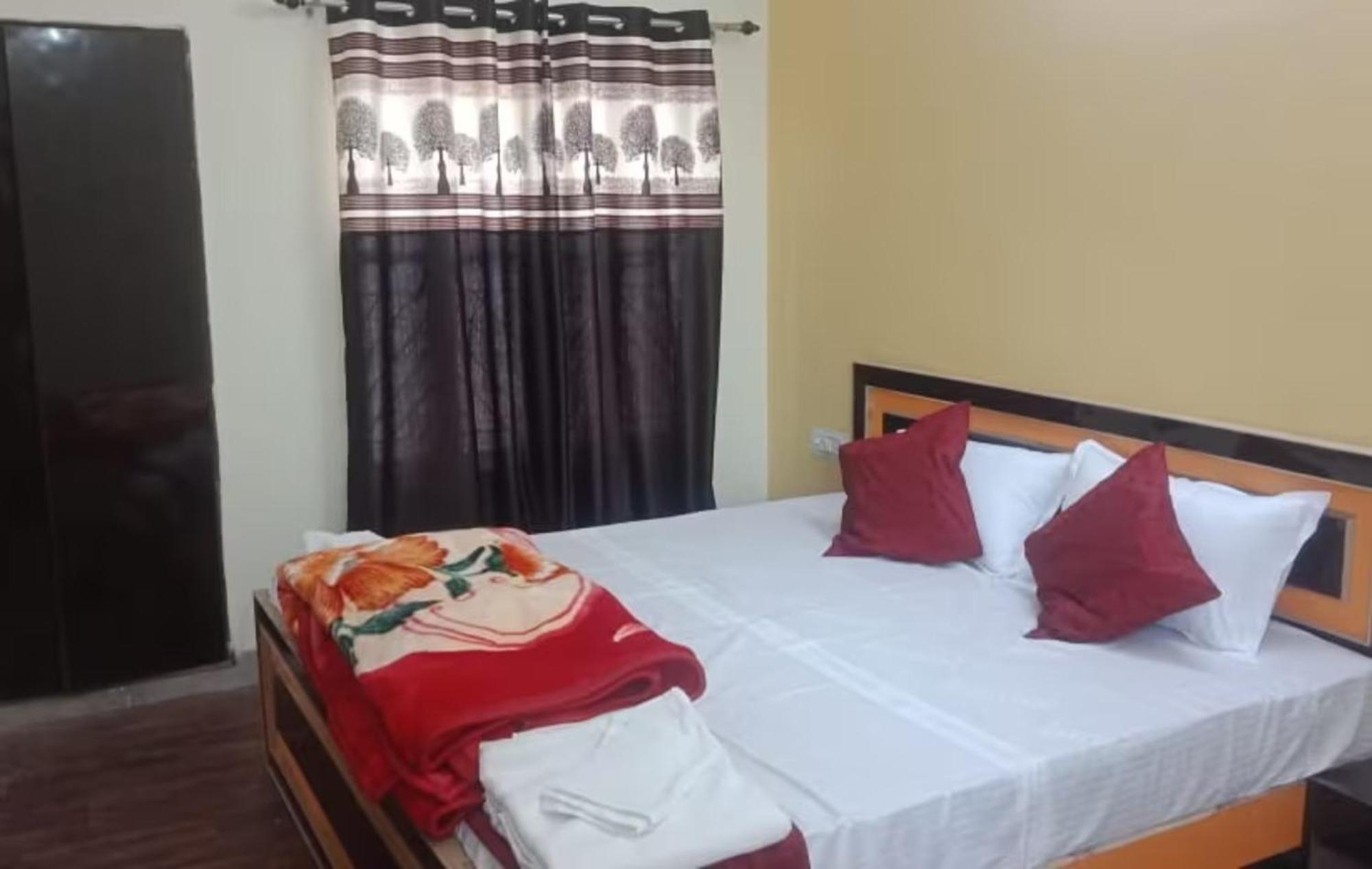 Goroomgo Varanasi Paradise Varanasi - Parking & Restaurant Available - Perfect Location And Comfortable Room المظهر الخارجي الصورة