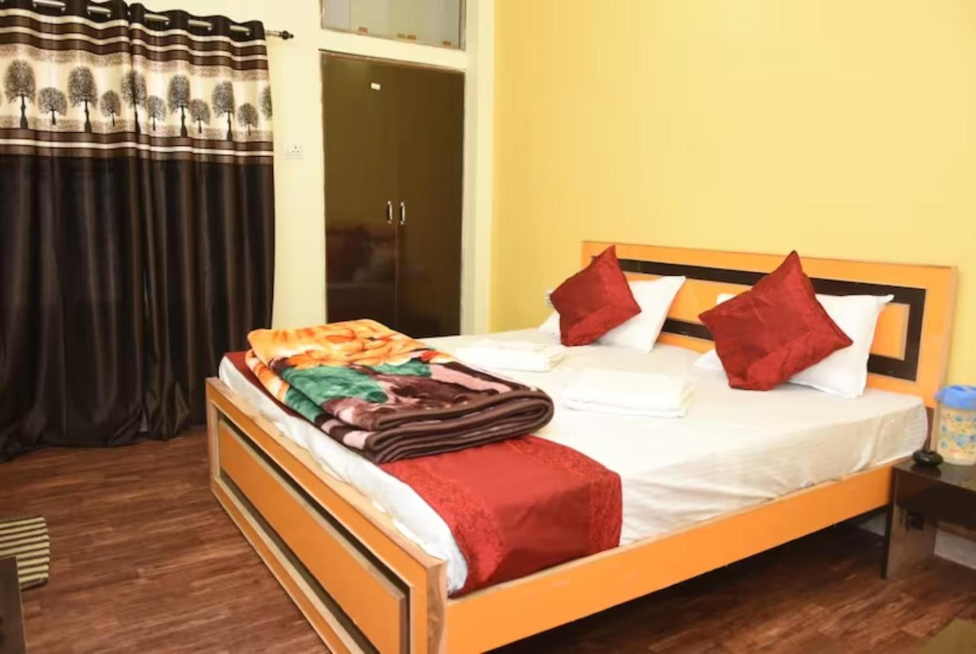 Goroomgo Varanasi Paradise Varanasi - Parking & Restaurant Available - Perfect Location And Comfortable Room المظهر الخارجي الصورة