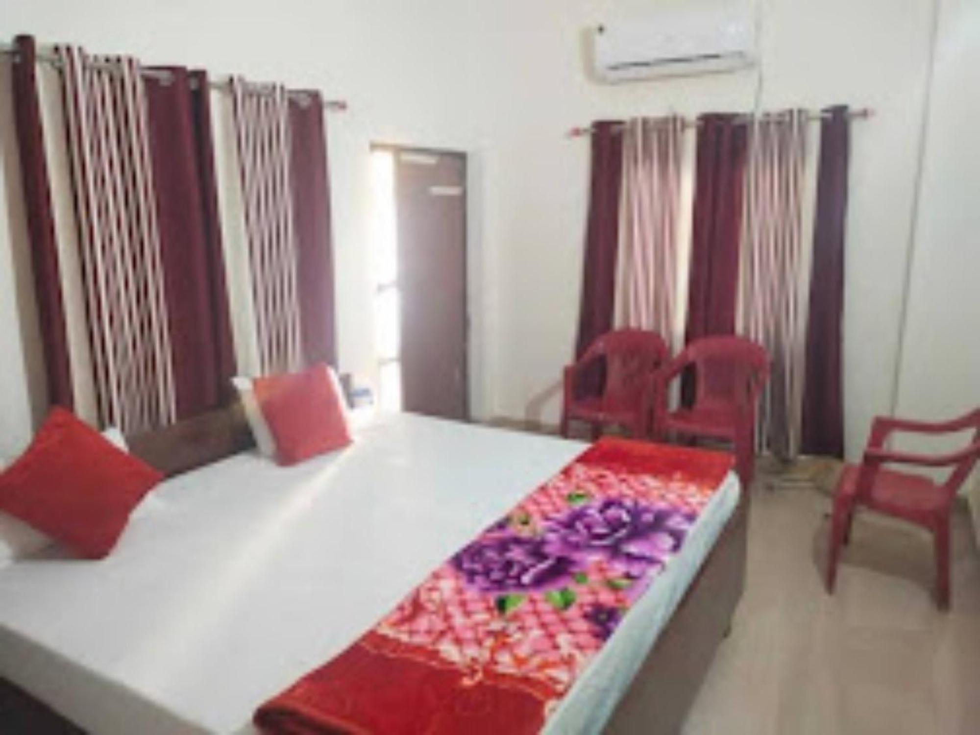 Goroomgo Varanasi Paradise Varanasi - Parking & Restaurant Available - Perfect Location And Comfortable Room المظهر الخارجي الصورة