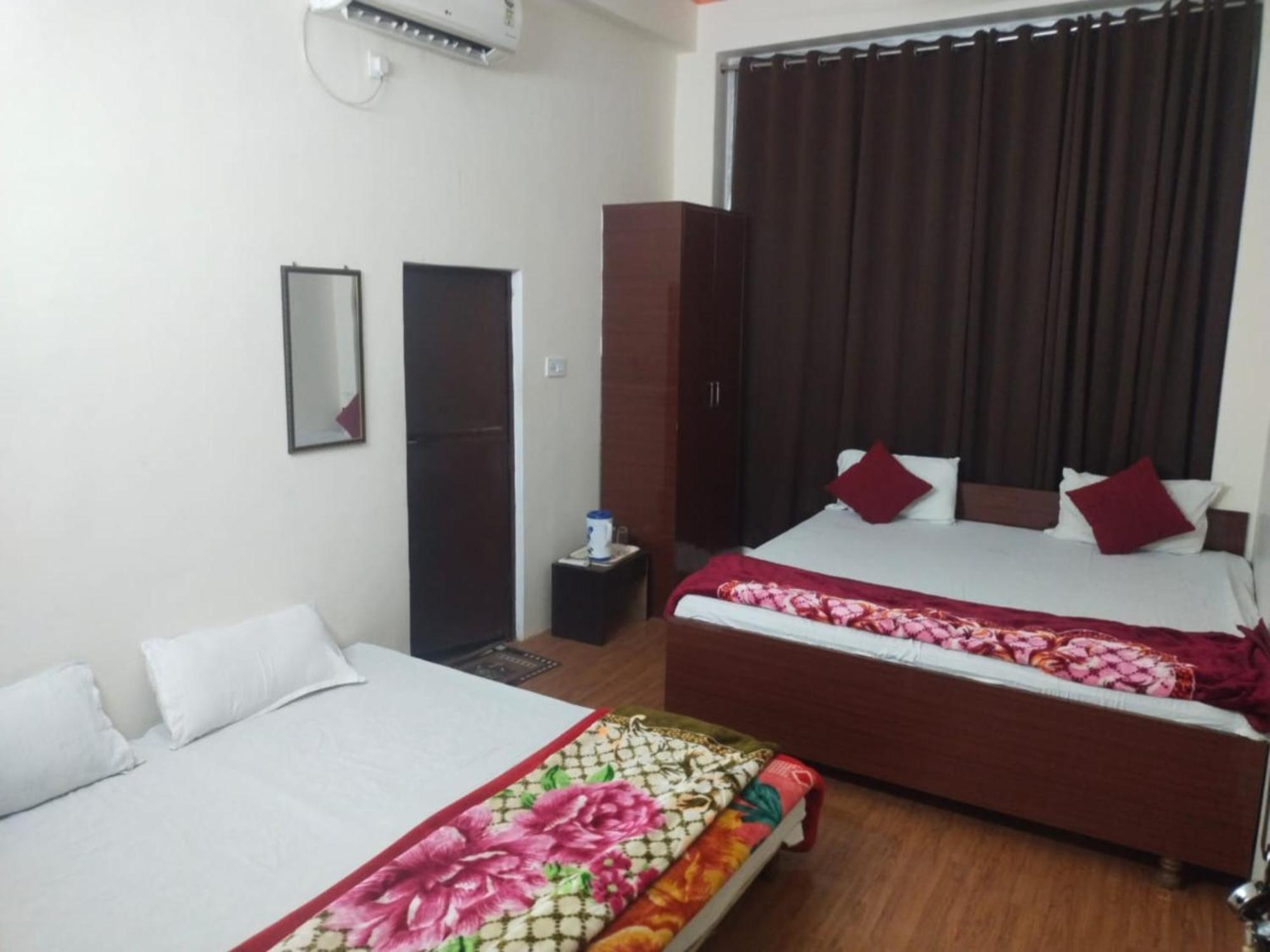 Goroomgo Varanasi Paradise Varanasi - Parking & Restaurant Available - Perfect Location And Comfortable Room المظهر الخارجي الصورة
