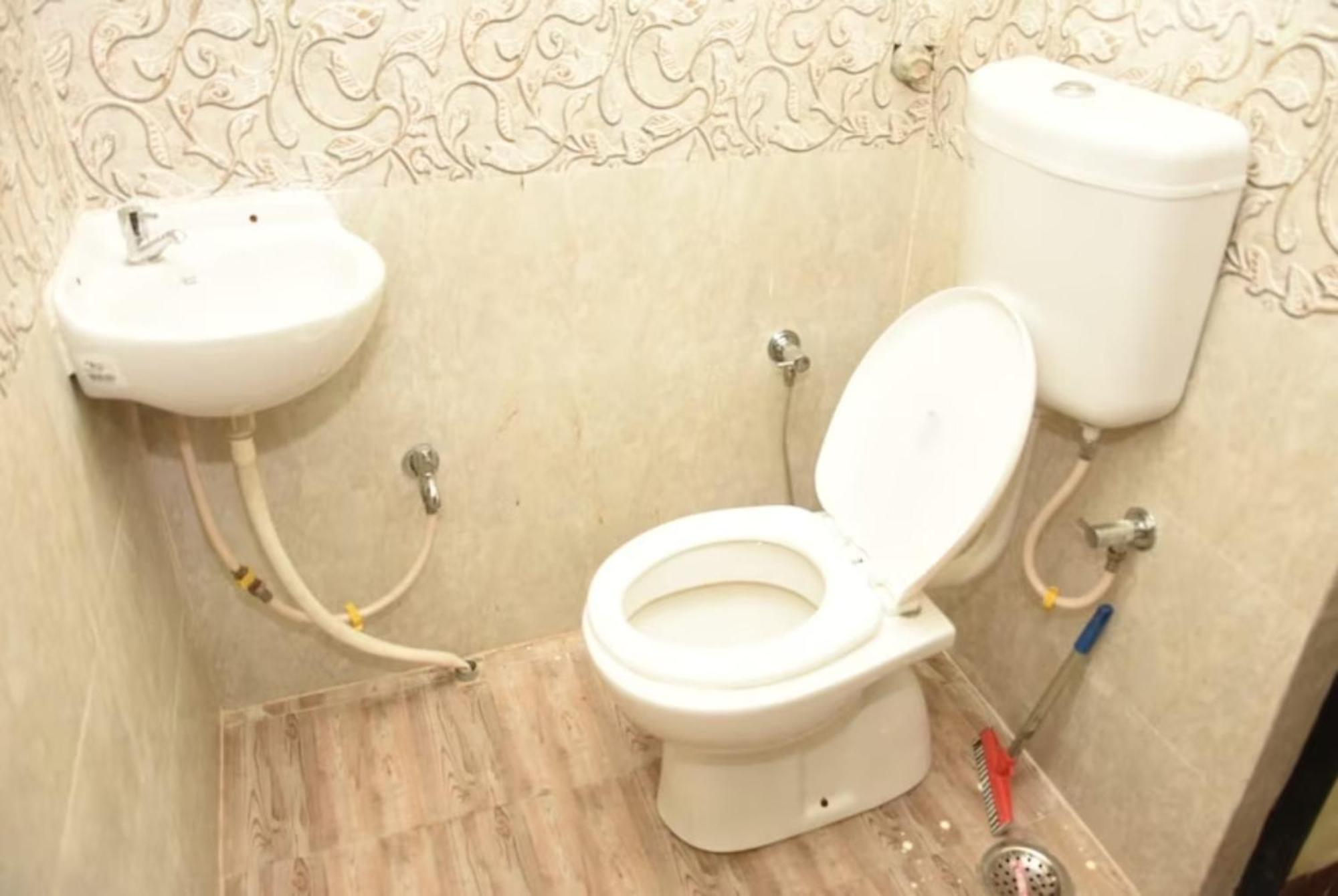 Goroomgo Varanasi Paradise Varanasi - Parking & Restaurant Available - Perfect Location And Comfortable Room المظهر الخارجي الصورة