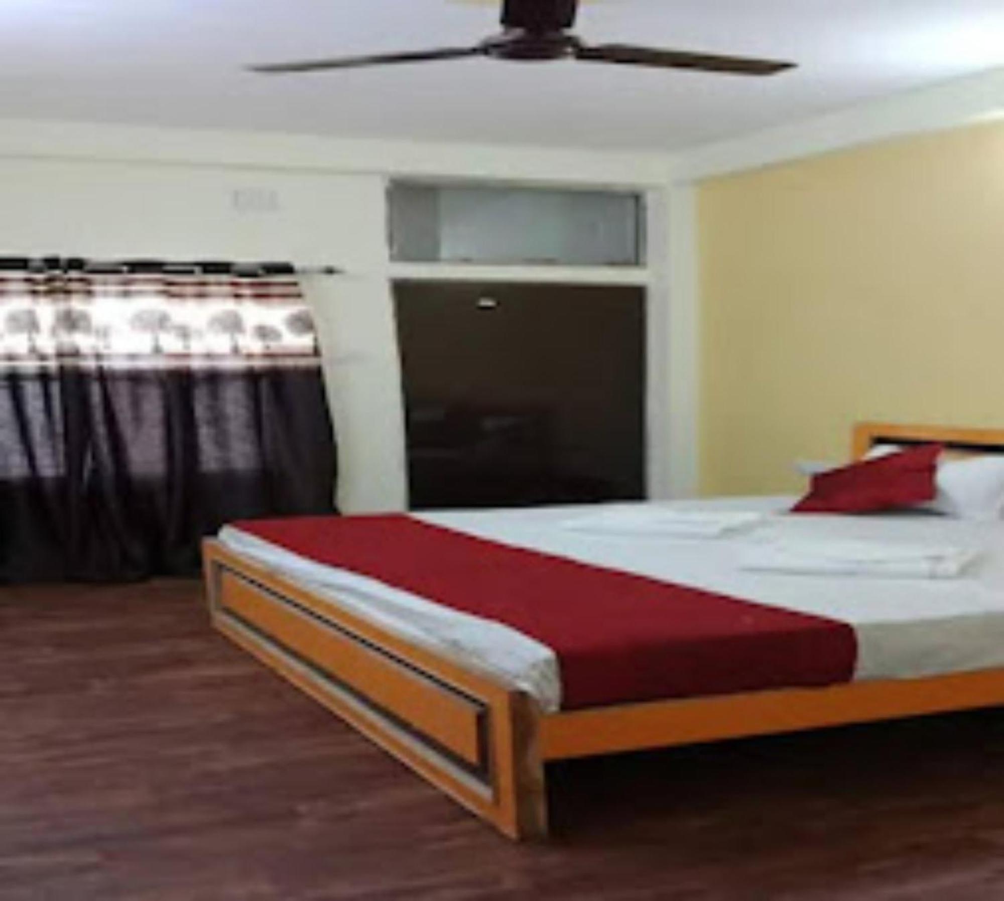 Goroomgo Varanasi Paradise Varanasi - Parking & Restaurant Available - Perfect Location And Comfortable Room المظهر الخارجي الصورة