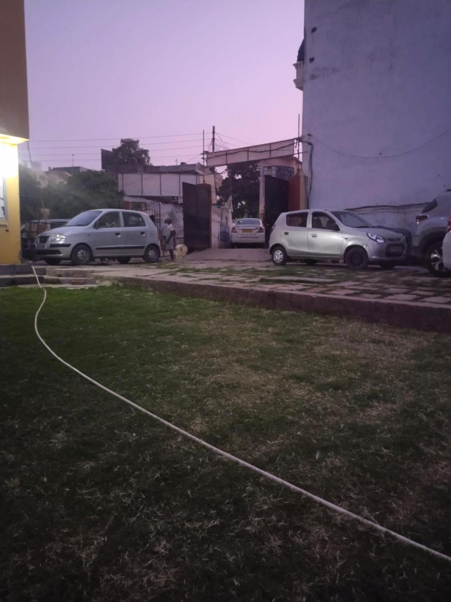 Goroomgo Varanasi Paradise Varanasi - Parking & Restaurant Available - Perfect Location And Comfortable Room المظهر الخارجي الصورة