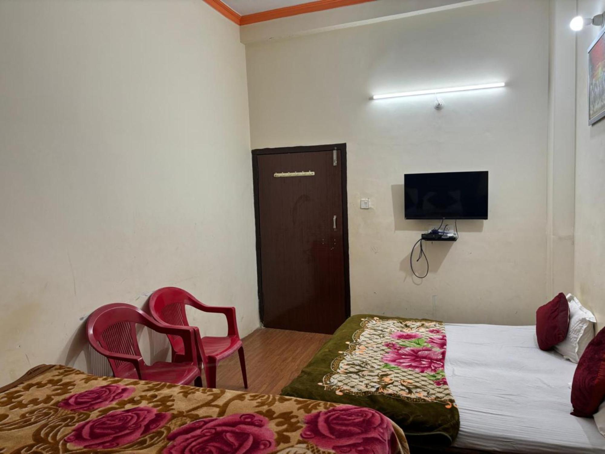 Goroomgo Varanasi Paradise Varanasi - Parking & Restaurant Available - Perfect Location And Comfortable Room المظهر الخارجي الصورة