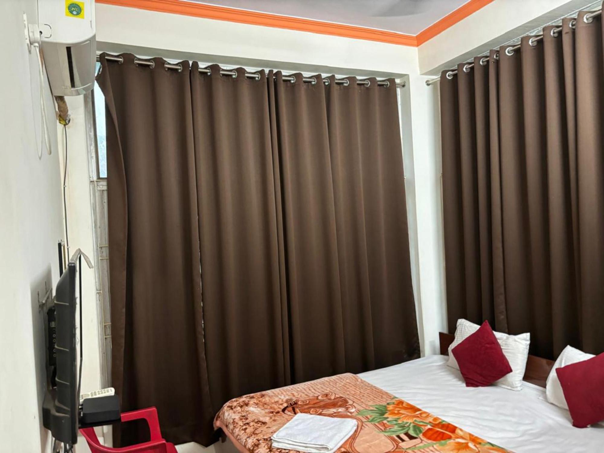 Goroomgo Varanasi Paradise Varanasi - Parking & Restaurant Available - Perfect Location And Comfortable Room المظهر الخارجي الصورة